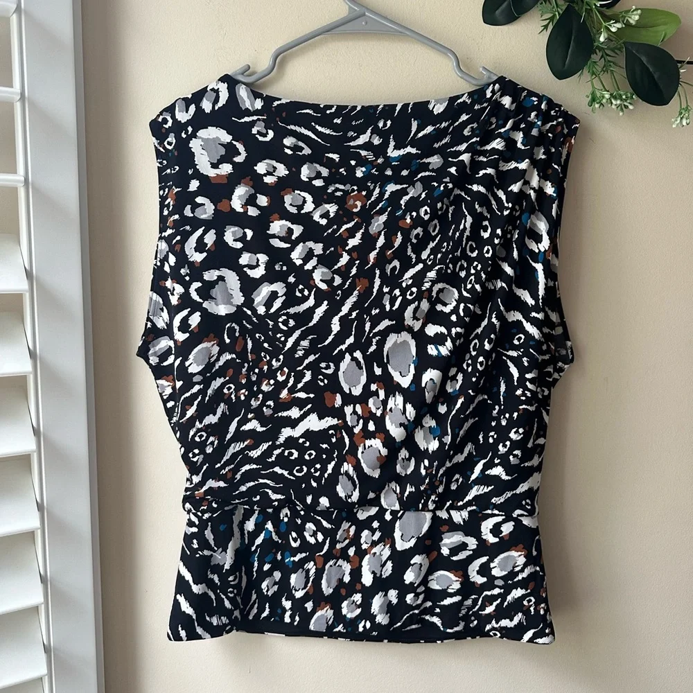 Chic Black and White Patterned Women's Top - Picture 9 of 9
